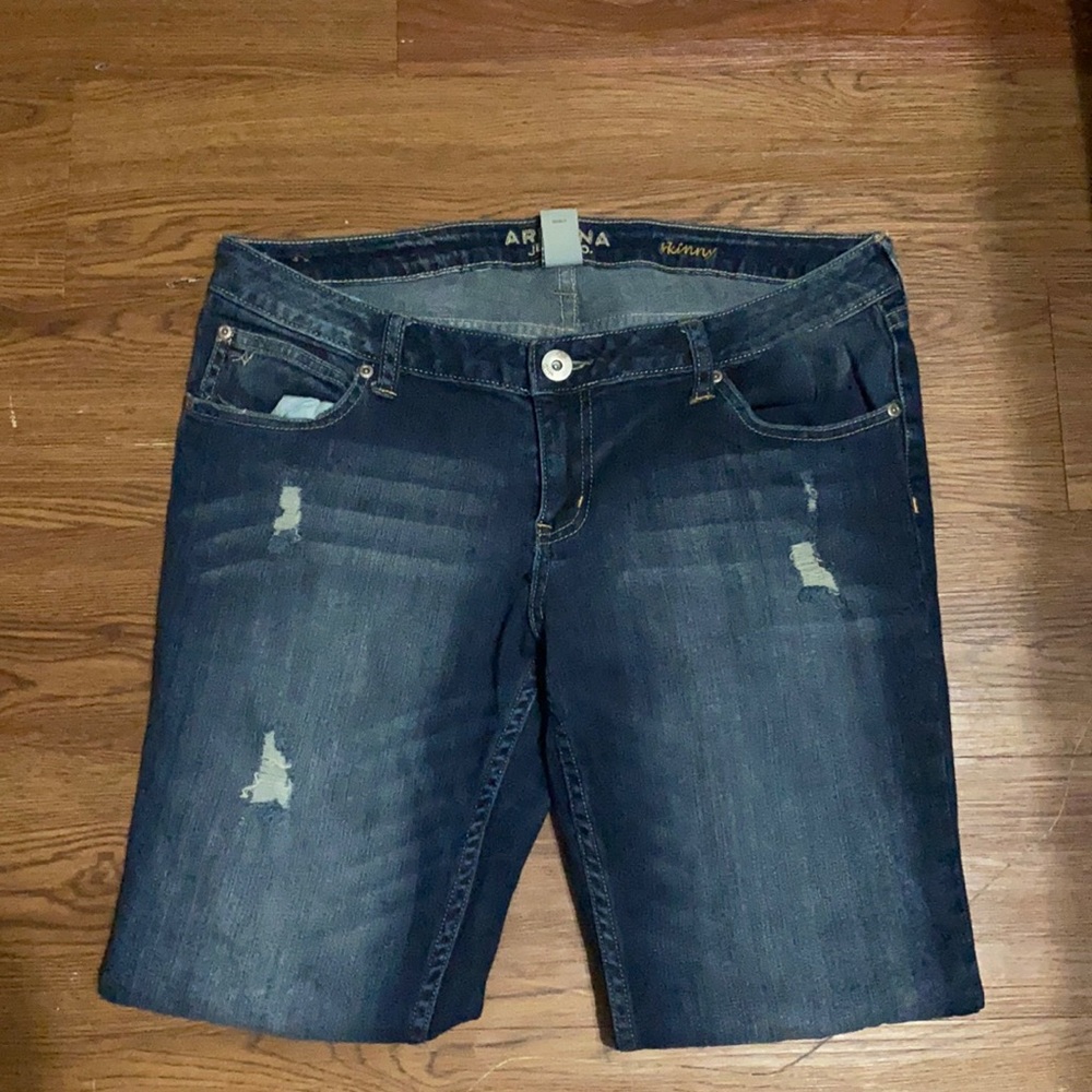 2 Arizona Jeanco.